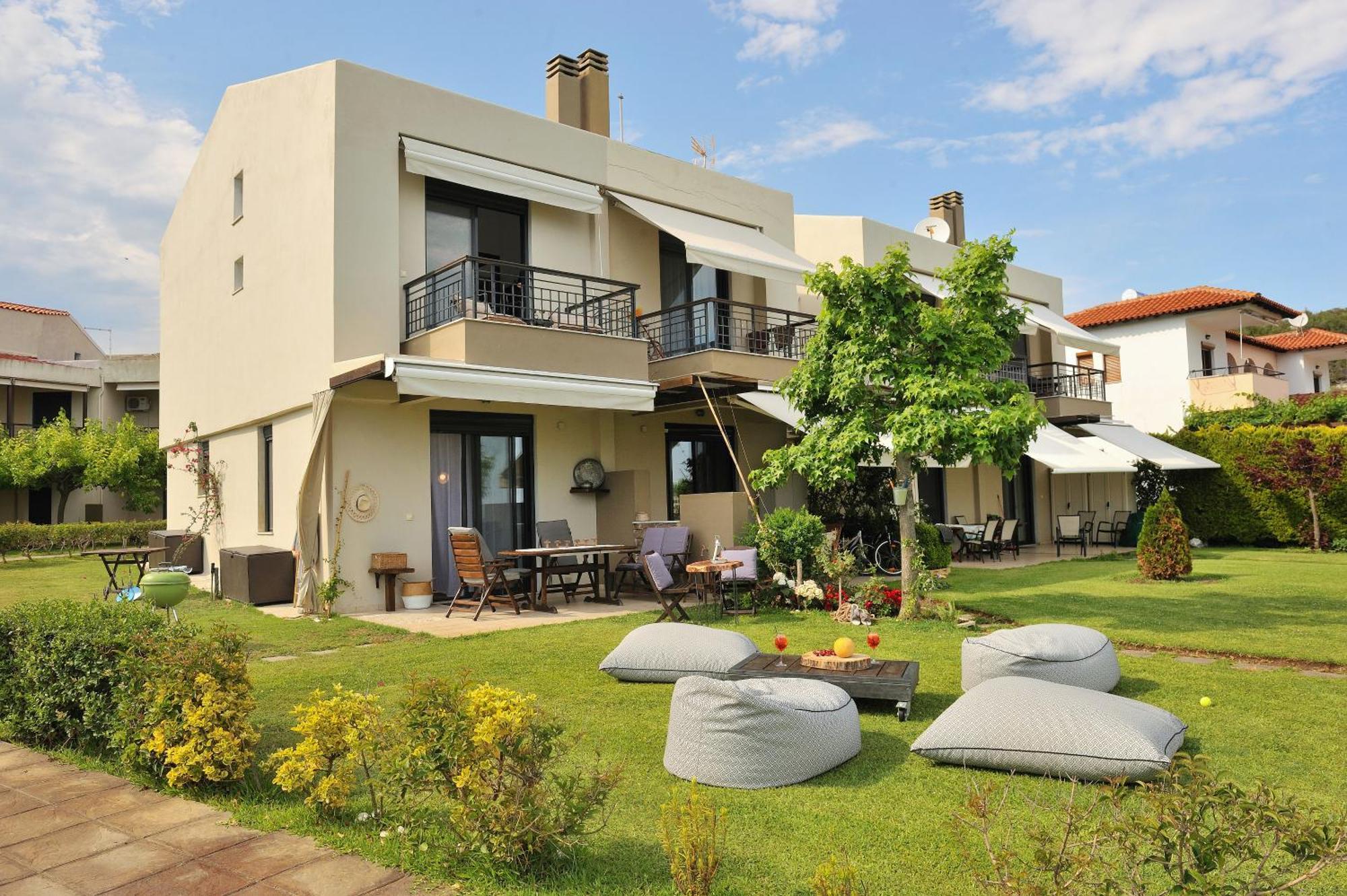 Seathon Seafront Beach Villa In Kalamitsi Экстерьер фото